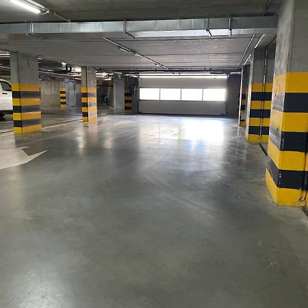 Apartament Merkury z parkingiem Torun Bagian luar foto